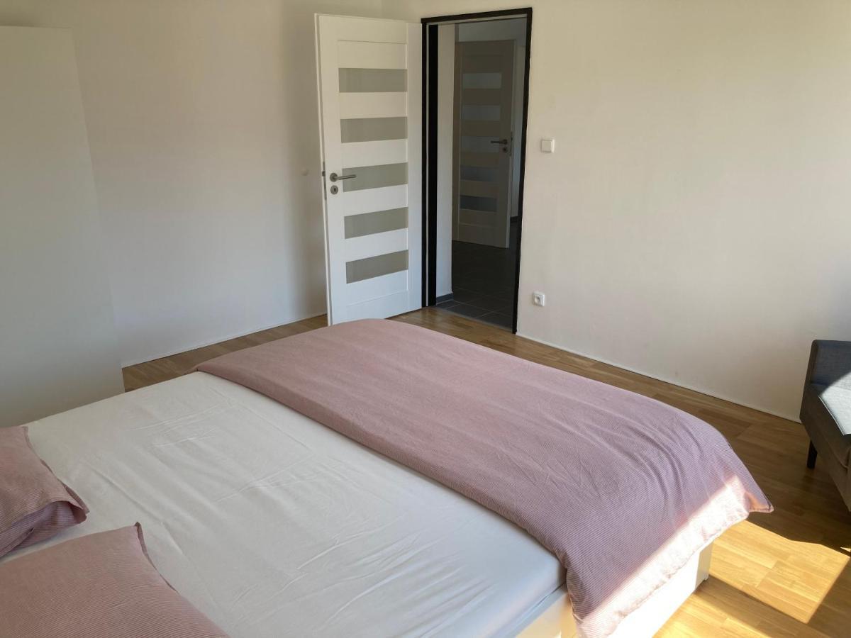 Apartman Maay ฮโลโฮเวซ ภายนอก รูปภาพ